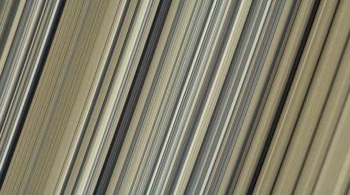 Imágenes en color, con la máxima resolución hasta la fecha, de los anillos de Saturno (en concreto, la parte interna del anillo B)