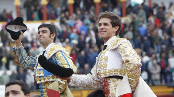 Perera y Ginés, a hombros en la matinal de este domingo