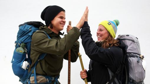 El finlandés Jaakko Pohjolainen y la belga Roxane Van den Bosch se conocieron en Santander y desde entonces han acompasado sus pasos en el Camino del Norte