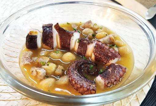 Garbanzos con pulpo y butifarra blanca