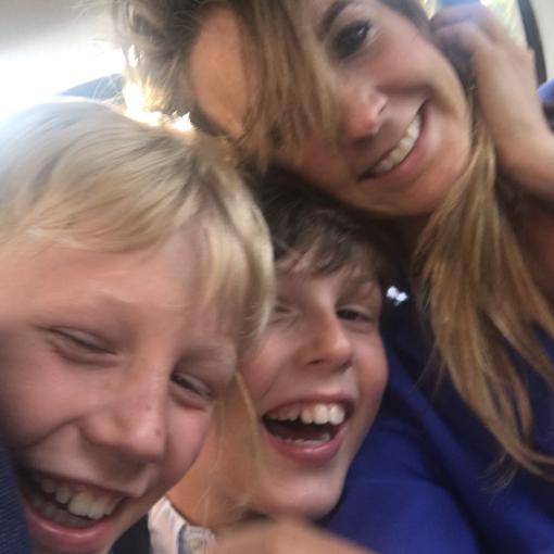 Tessy de Luxemburgo, con sus dos hijos Gabriel y Noah