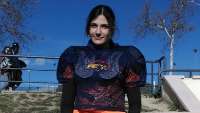 Mirella, con el uniforme de los Foxes 82