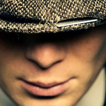 La gorra con cuchillas de afeitar de los Peaky Blinders