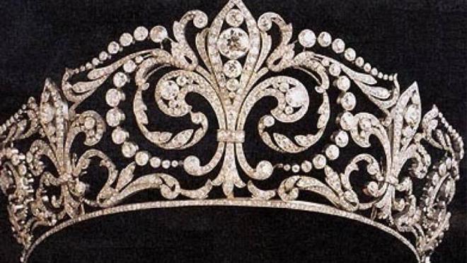 Tiara 'Flor de Lis'