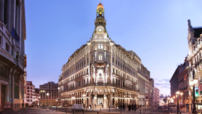 Vista nocturna del proyecto Canalejas, el nuevo centro neurálgico de lujo de Madrid