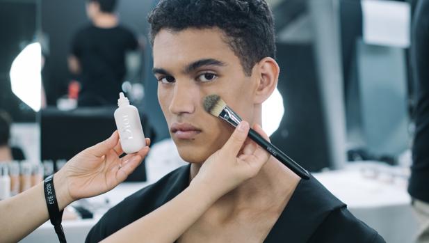 Así debería maquillarse un hombre, según los expertos de Dior