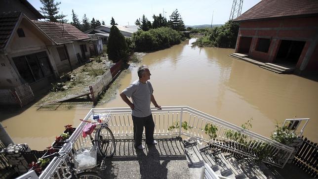 Minas antipersonas, a flote entre coches, casas y... vecinos