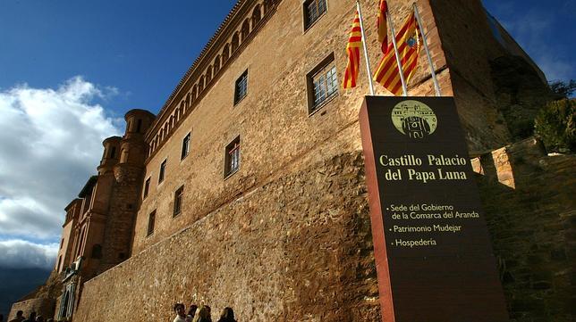 Busca entre un hombre de roca gigante Busca entre un hombre de roca gigante