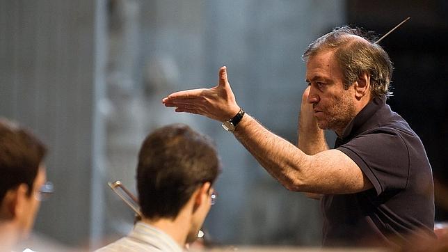 Valery Gergiev, durante un ensayo con la Sinfónica de Londres