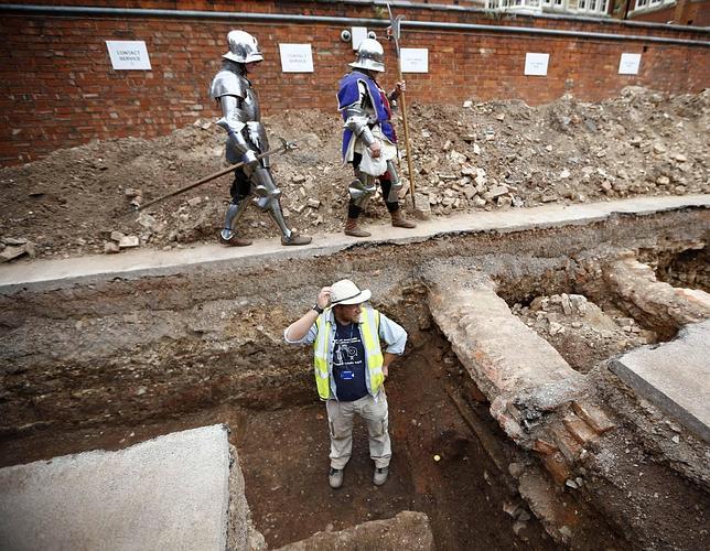 Lugar del hallazgo de los huesos: un aparcamiento en Leicester
