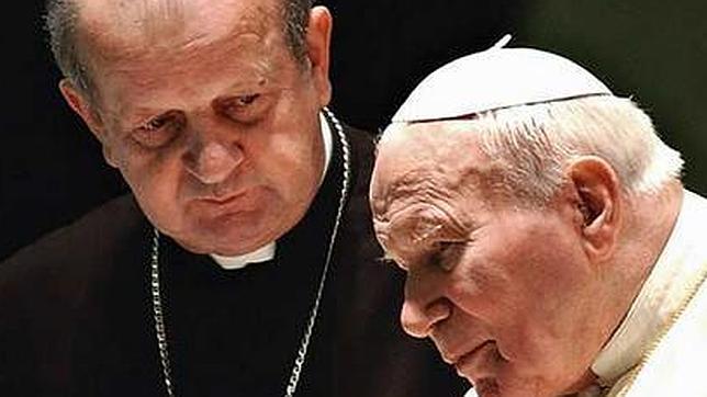 «De la cruz no se baja», afirma el que fue secretario personal de Juan Pablo II