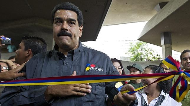 Maduro afirma que Chávez «influyó desde las alturas» en el nombramiento del Papa