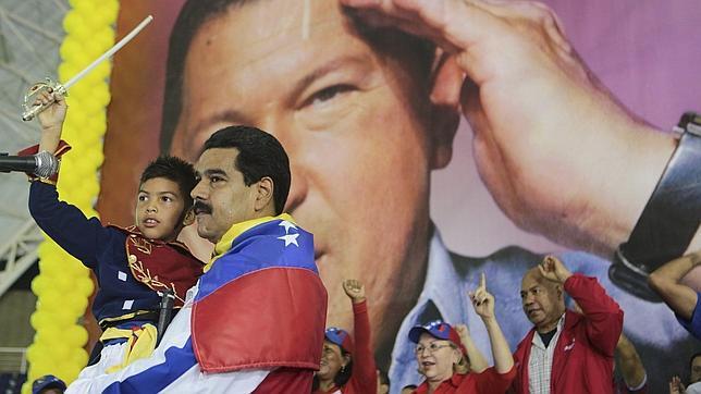 Maduro imita mal a Chávez