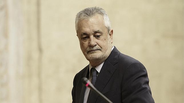 Griñán, «acorralado» por el dispendio de los ERE