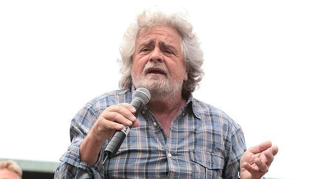 Beppe Grillo se dirige a sus simpatizantes