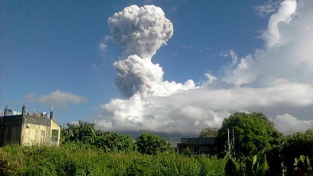 Fallece una española por la erupción del volcán Mayón