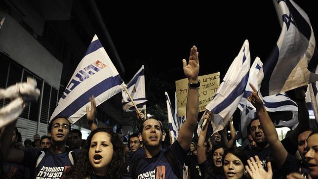 Miles de israelíes protestan contra los recortes del gobierno