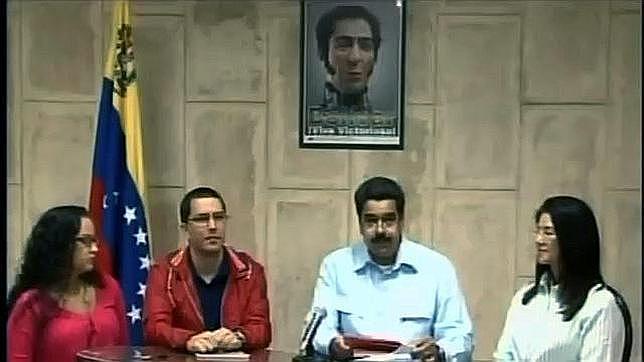 De izquierda a derecha, Rosa Virginia; su marido, Jorge Arreaza, Nicolás Maduro y su mujer Cilia Flores. Imagen tomada en La Habana