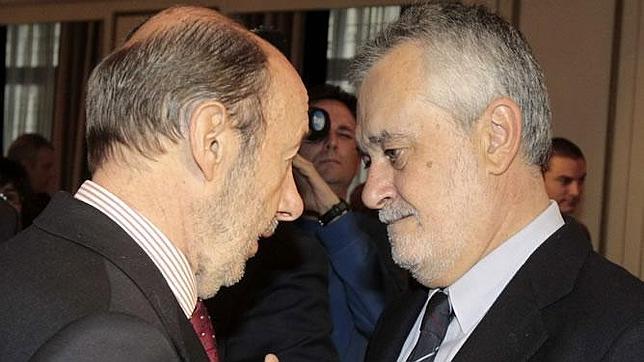 Rubalcaba presenta con Griñán en Sevilla el plan económico del PSOE