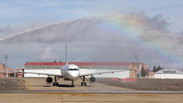 IAG cree que Vueling podría superar a Iberia en los vuelos de corto y medio recorrido