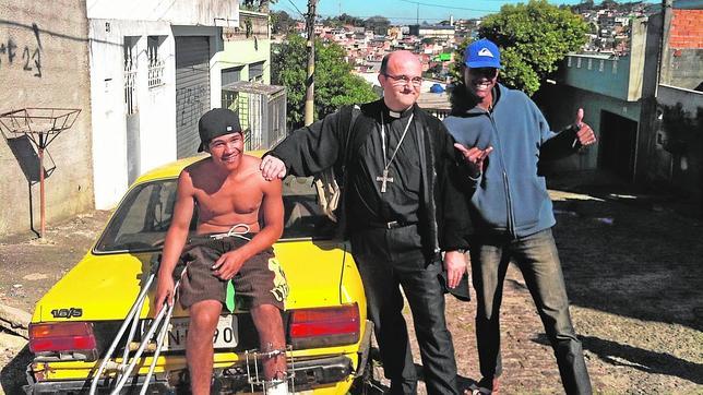 Munilla: «Es emocionante ver la hospitalidad con la que nos han acogido los pobres»