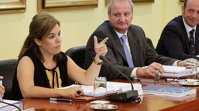 Soraya Sáenz de Santamaría vuelve de las vacaciones con un look muy favorecedor