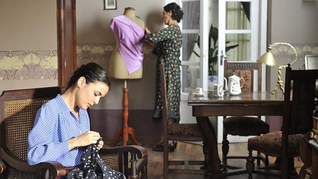 ¿Por qué «El tiempo entre costuras» es el mejor estreno de la temporada?