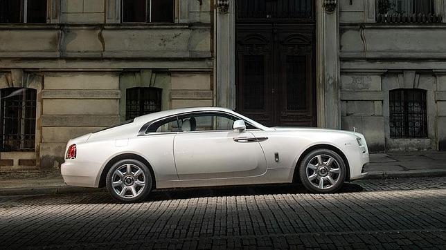 La silueta fastback del Wraith se inspira en modelos de los años 30.