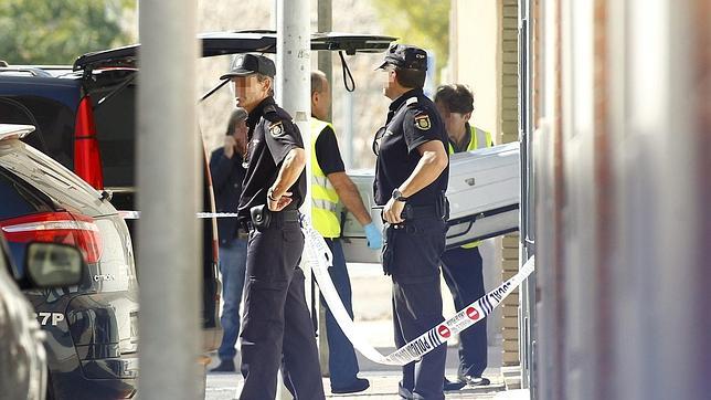 Un hombre mata a su mujer y a su hijo de 10 años y se suicida lanzándose por el balcón