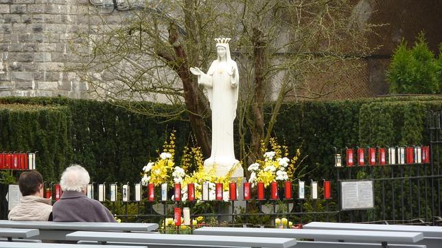 https://static1.abc.es/Media/201311/01/Notre_Dame_de_Beauraing-002--644x362.JPG