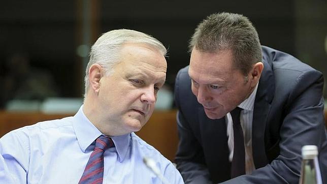 Olli Rehn junto al minsitro heleno de Finanzas, Yannis Stournaras