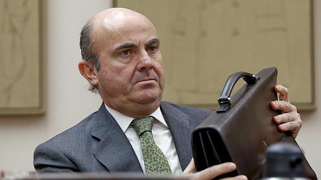 De Guindos admite una futura venta de Bankia, pero no de forma inmediata
