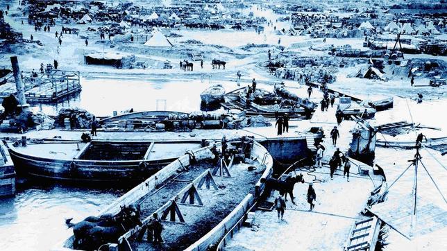 Campamento de tropas británicas cercadas en la Bahía de Suvla, al oeste de la península de Gallipoli