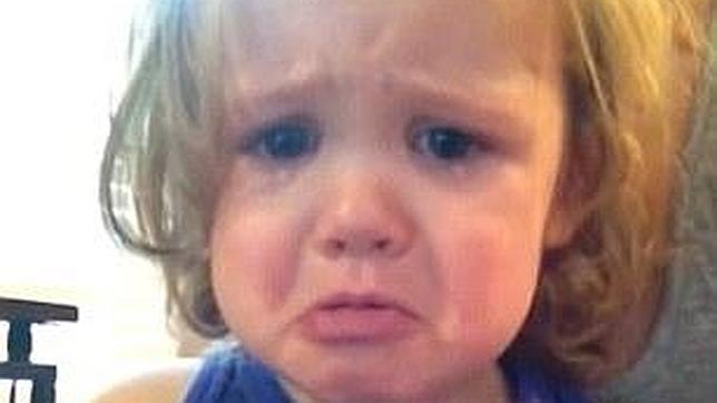 que tienes pequeña niña que llora que tienes pequeña niña que llora
