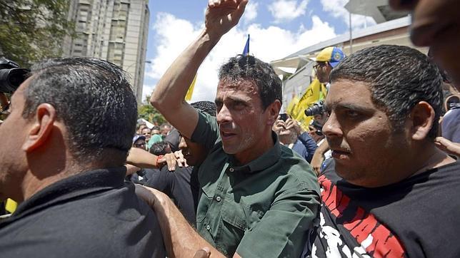 Capriles acepta dialogar con Maduro para buscar una salida a la ola de protestas en Venezuela