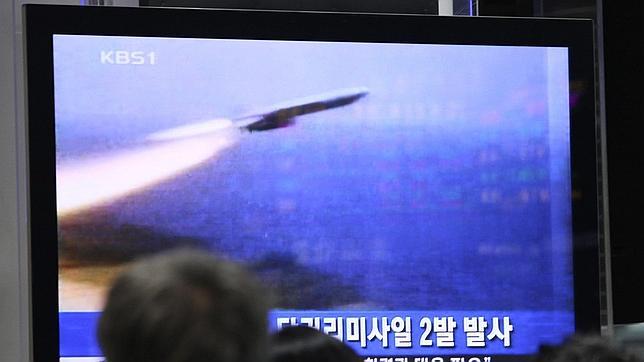 Fotografía de archivo del lanzamiento de un misil por parte de Corea del Norte