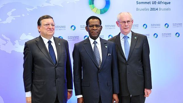 ¿Por qué nadie quiere fotografiarse con Obiang?
