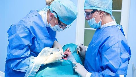 El uso de los implantes dentales ha supuesto uno de los cambios más importantes en la práctica odontológica