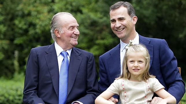 El Rey Don Juan Carlos, el Príncipe Felipe y la Infanta Leonor en verano de 2012