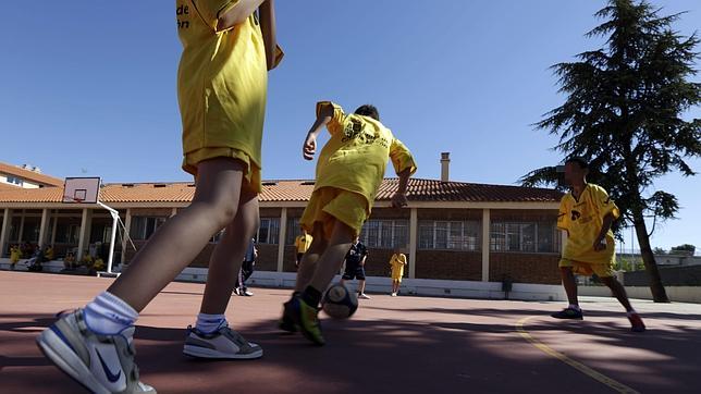 Partido de fútbol durante un campamento de verano en Valladolid