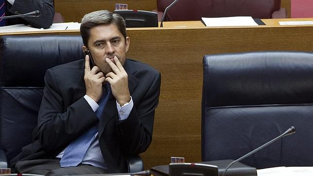 Rambla deja su escaño en las Cortes y deja en tres los imputados del PP
