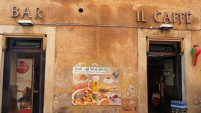 Fachada del bar «Il Caffé» en Roma, cuyos altos precios han sorprendido a varios turistas extranjeros