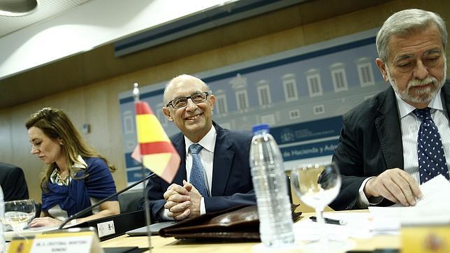 Cristobal Montoro, durante una reunión con las comunidades autónomas en el ministerio de Economia