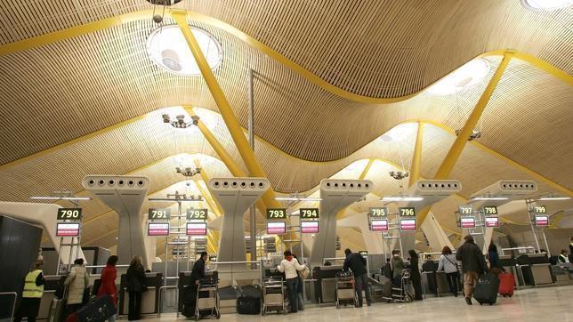 En la imgen, algunos mostradores de la T4 del aeropuerto de Barajas