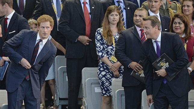 El Príncipe Enrique y el primer ministro británico David Cameron (drcha.), asistieron a la inauguración de los Juegos Invictus que se celebran en Londres, Reino Unido, este 10 de septiembre