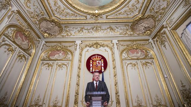 El ministro de Justicia, Alberto Ruiz Gallardón, anuncia su dimisión