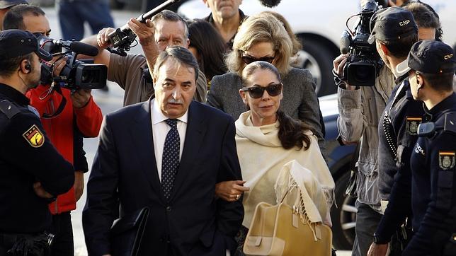 Isabel Pantoja a su llegada a los juzgados