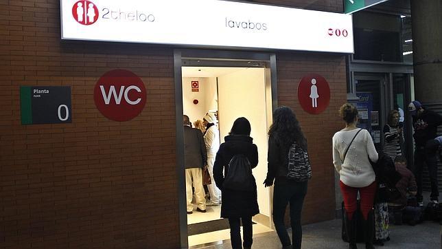 Baños públicos de la estación de Atocha, en Madrid