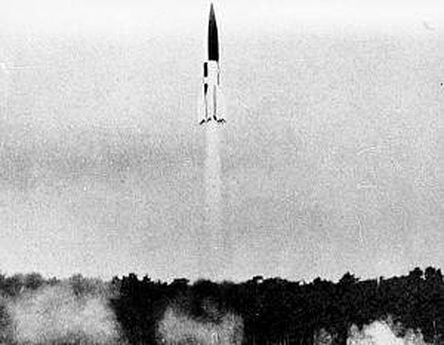 V-2 nazi en pleno despegue