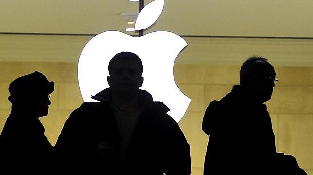 Clientes en una tienda Apple de Nueva York